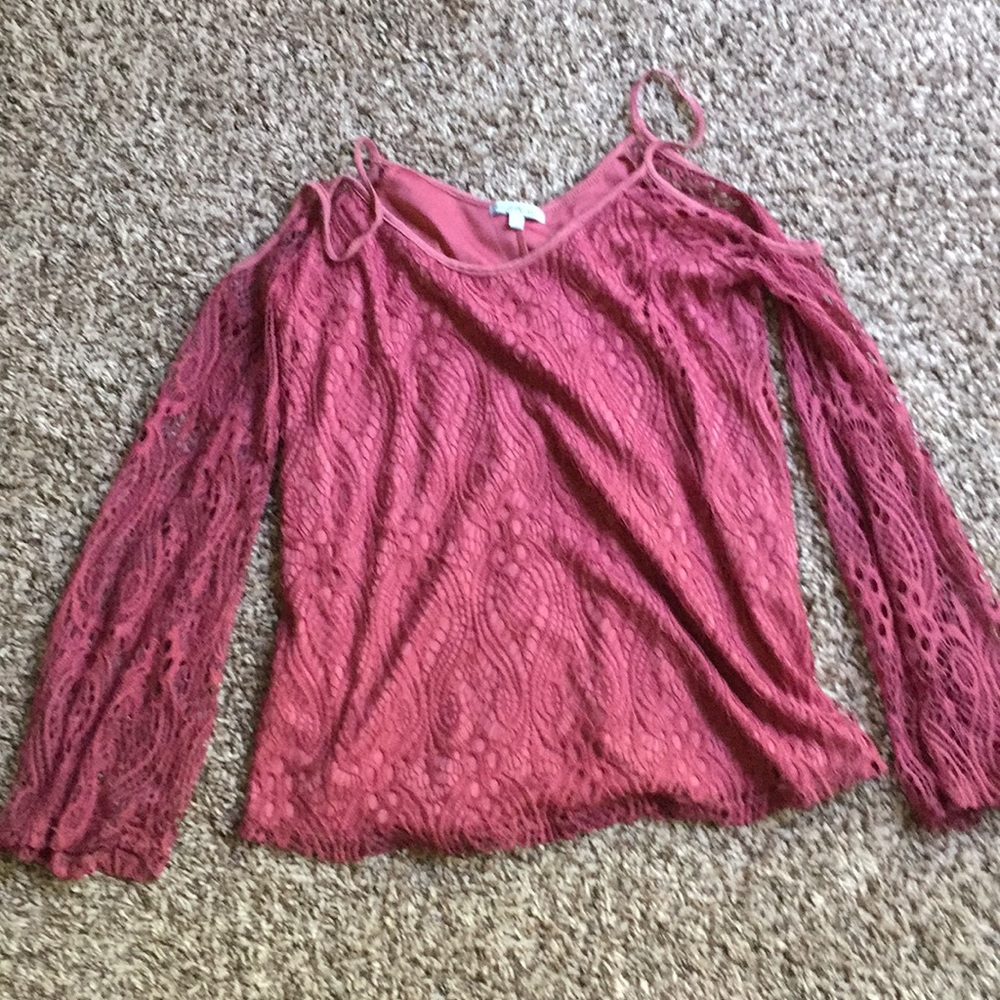 Cold shoulder lace shirt